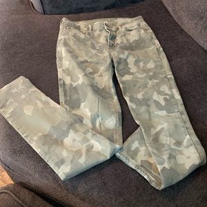 2 for $25! Old Navy Olive Camo Rockstar Super Skinny Mid-Rise Jean - Size 8 Tall